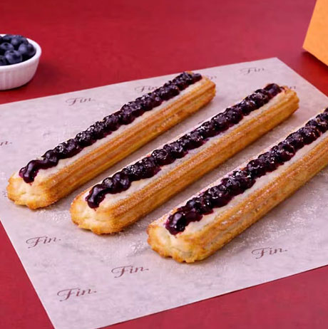 BLUEBERRY CHEESE CAKE CHURROS