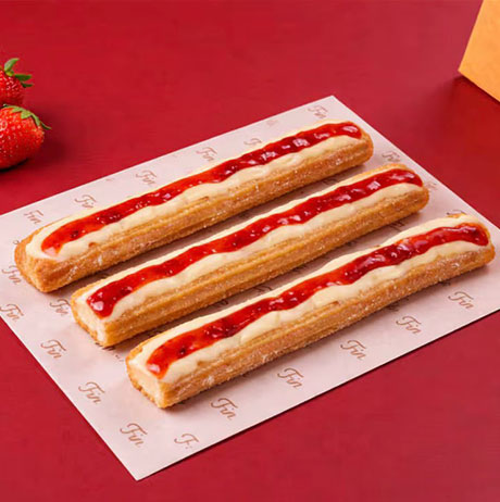 STRAWBERRY CHEESE CAKE CHURROS